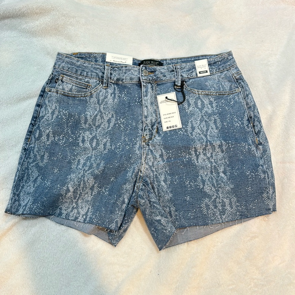 Judy Blue Snake Print Medium Wash Denim Mid Rise Cut Off Jean Shorts